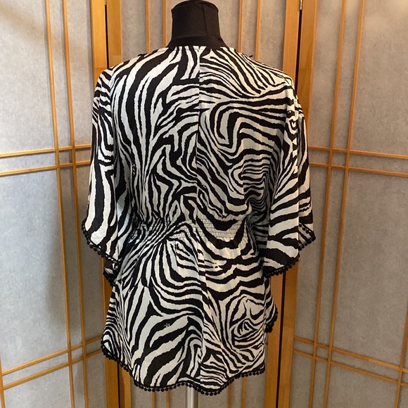 Dots Zebra Caftan Top - Picture 6 of 7